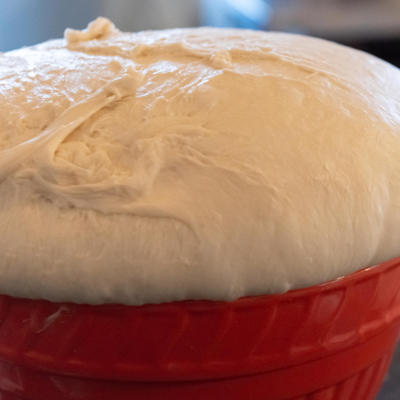 UNIVERZALNO TESTO KOJE GARANTOVANO USPEVA SVIMA: Umesite ga sada i od njega napravite slane kiflice, štrudlu ili hleb