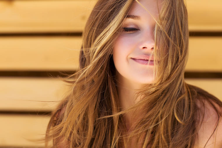 Operite kosu brašnom za potpuni oporavak: Novi trik zaludeo svet sa dobrim razlogom!
