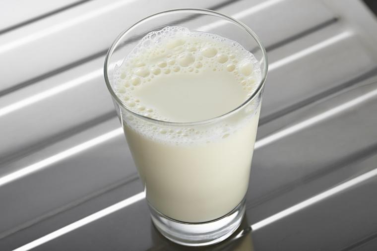 U čašu mleka dodajte malo jabukovog sirćeta: Nijedna tableta vam neće brže i bolje pomoći!