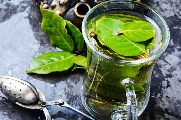 Kako čaj od lovorovog lista može pomoći telu: Pomešajte ga sa kašičicom meda
