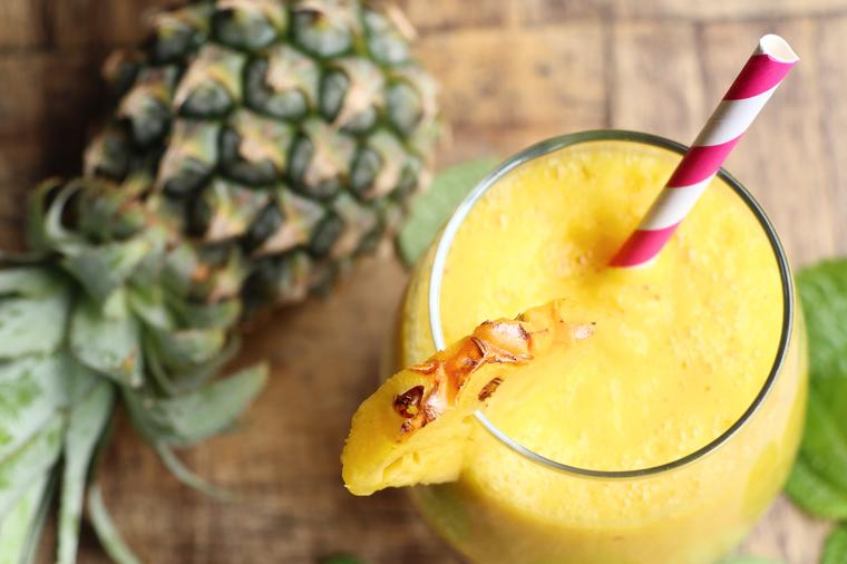 Smuti od smrznutog ananasa: Napitak koji reguliše probavu i jača imunitet! (RECEPT)