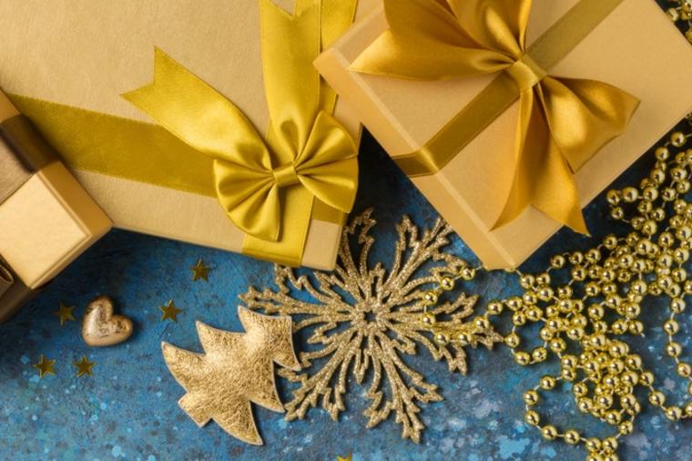 Kako da ne potrošite sav novac na kupovinu poklona, a da ipak svima nešto darujete za praznike: 7 zlatnih saveta pametnih ljudi!