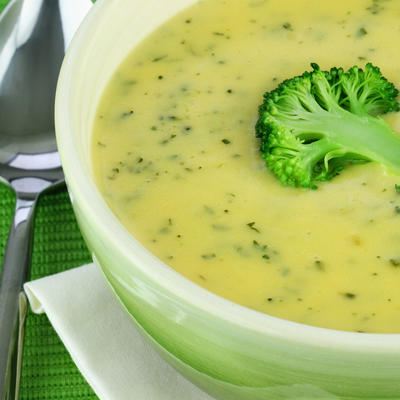 Krem supa od brokolija po receptu Džejmija Olivera: Poseban i kremasti vrhunac ukusa! (RECEPT)