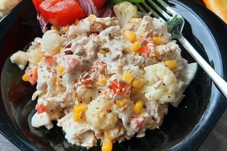 Posna salata s flekicama i susamom: Raskošan ukus dostojan dvorske trpeze! (FOTO)