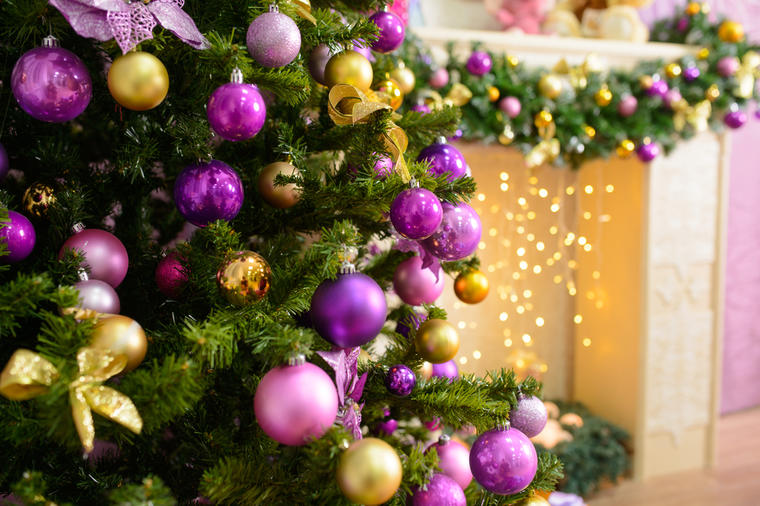 Najlepše kombinacije boja za kićenje jelke: Kako da se božićno drvo savršeno uklopi u enterijer (FOTO)