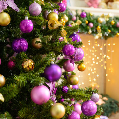Najlepše kombinacije boja za kićenje jelke: Kako da se božićno drvo savršeno uklopi u enterijer (FOTO)