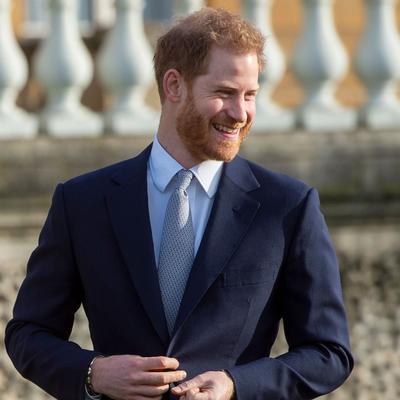 Razvukao osmeh: Princ Hari uslikan prvi put u javnosti nakon drame! (FOTO)