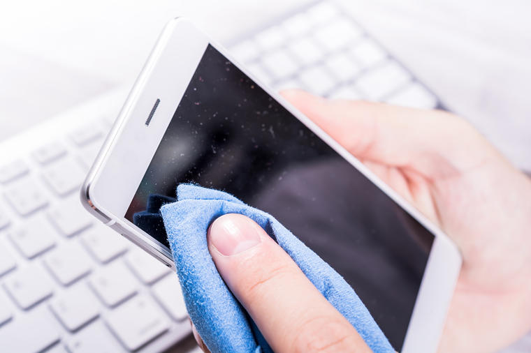 Korona virus može da preživi na mobilnom i tabletu do 9 dana: Evo kako da ga pravilno očistite!
