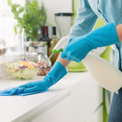 Ova 2 sastojka nipošto ne smete mešati za čišćenje doma: Niste ni svesni koliko može biti opasno!