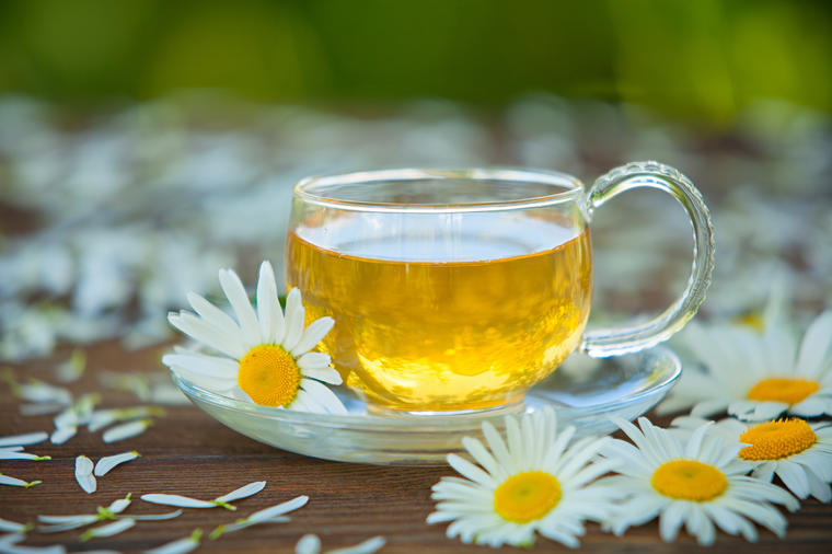 Ovih 9 neverovatnih stvari će se dogoditi vašem telu ako svaki dan pijete šolju čaja od kamilice!