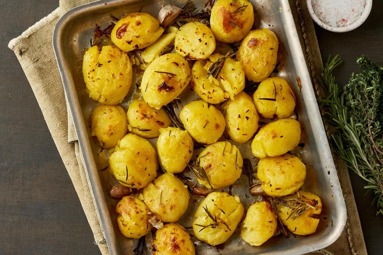 Evo kako najbolje da spremite mlade krompiriće: Spolja hrskavi, unutra meki i sočni! (RECEPT)