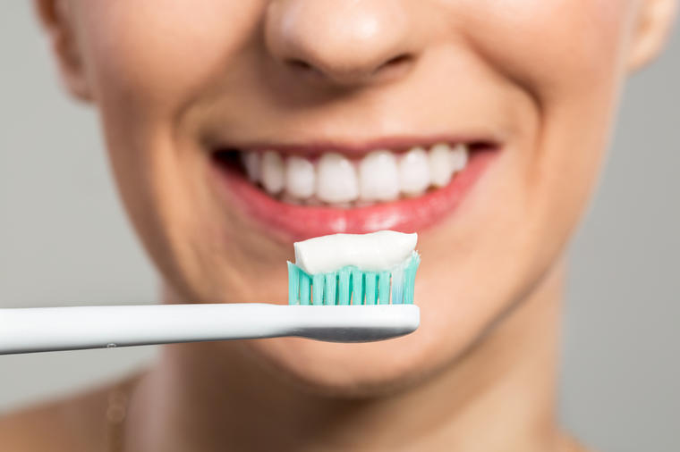 ZBOG OVOGA STRADAJU ZUBI I DESNI: 8 grešaka koje pravimo pri pranju zuba!