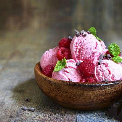 Domaći sladoled od malina: Čarolija ukusa spremna za 15 minuta! (RECEPT)