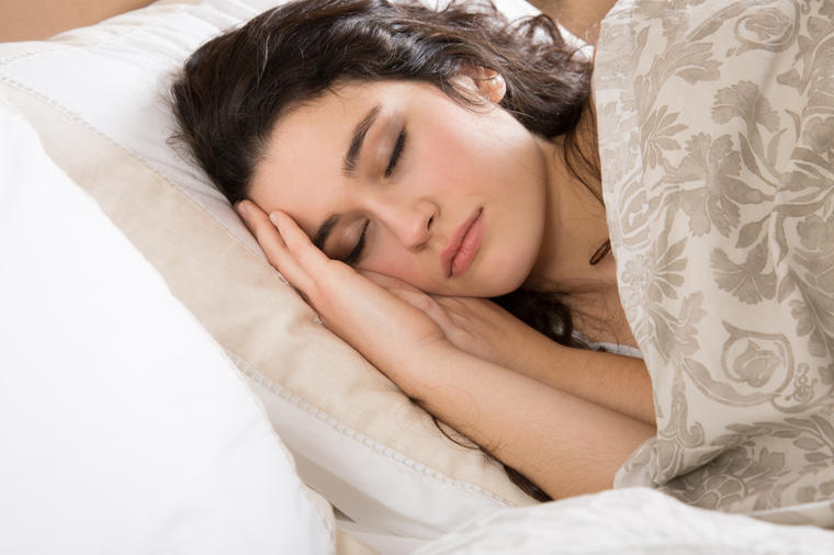 NASPAVAJTE SE ZA 4 SATA: REM tehnika spavanja koja deluje na svima!