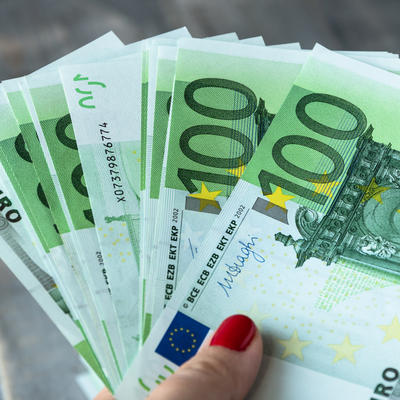 SKUPŠTINA USVOJILA ZAKON: Mladimo još po 100 evra u junu!