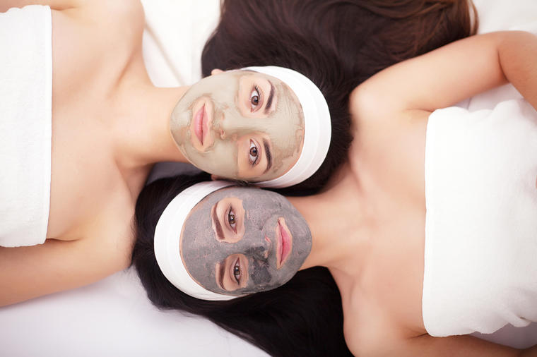 Koža nikada ne spava: Evo zašto je noćna maska za lice važan deo vaše redovne nege! (RECEPTI)