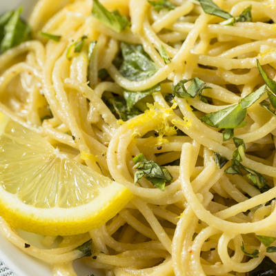 SAVRŠENSTVO UKUSA: Pesto od limuna je najlepši sos za špagete, a pravi se za čas! (RECEPT)
