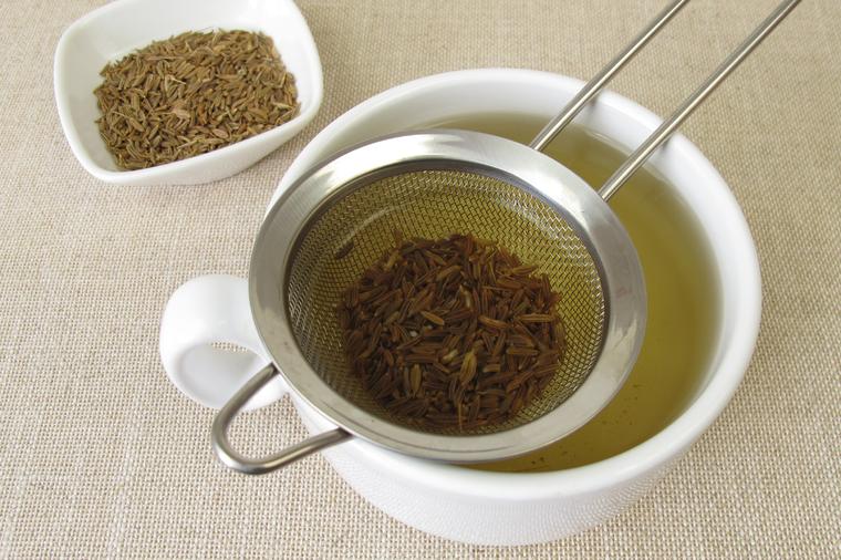 Za šta je sve dobar čaj: Odličan za gastritis, nadimanje, kiselinu i bolove u želucu