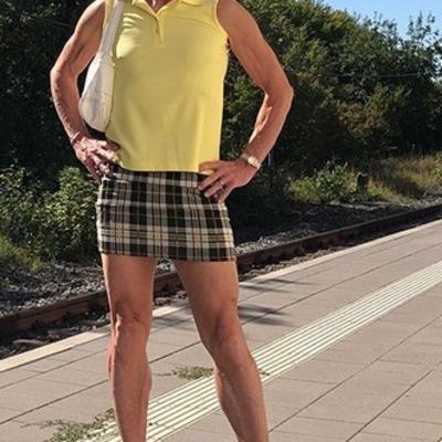 OVAJ ČOVEK(63) NOSI SUKNJE I VISOKE ŠTIKLE, A ŽENA GA PODRŽAVA: Nisam gej, samo volim suknje! (FOTO)