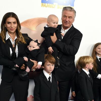 SREĆNA PORODICA: Alek Boldvin na premijeru došao sa suprugom i šestoro dece! (FOTO)