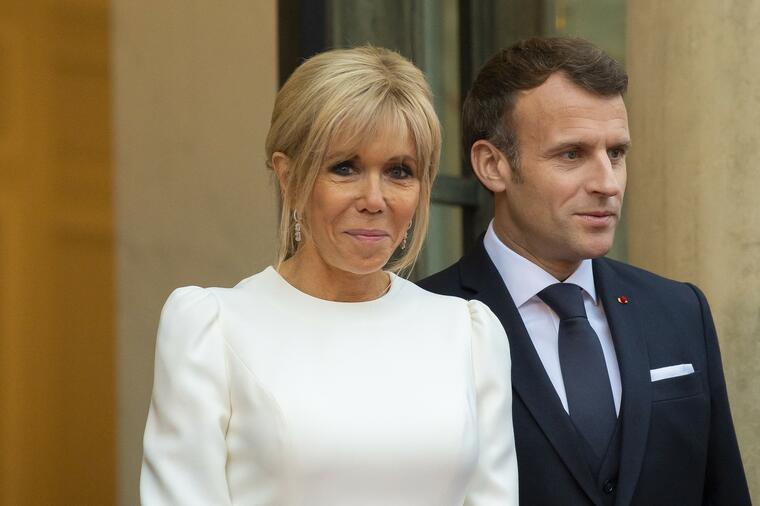 SA 17 HTEO DA JE ŽENI: Kako je francuski predsednik zaveo 24 godine stariju NASTAVNICU sa čijom ćerkom je išao u razred!