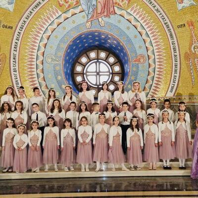 Sestre Gobović i dečiji hor „Slavujčići“ nastupili su na svečanoj Božićnoj akademiji u hramu Svetog Save