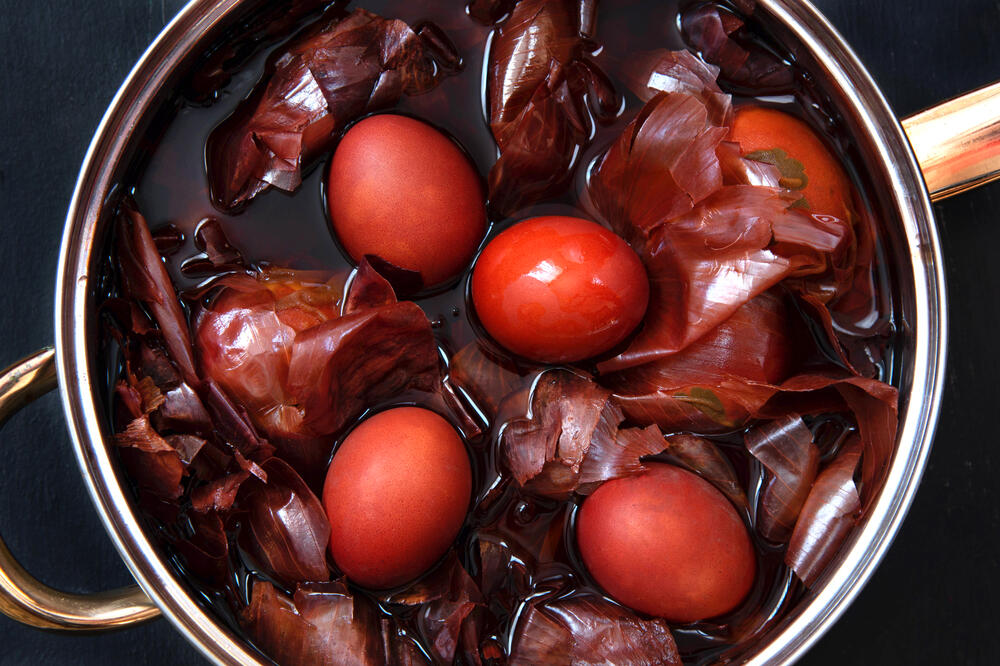 Pre farbanja jaja treba pripremiti za kuvanje  