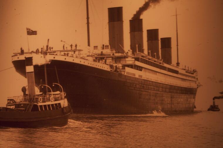 BILI SU OSUĐENI NA UŽASNU SMRT U LEDENOJ VODI: Da su samo 10 sekundi ranije videli santu leda, Titanik ne bi POTONUO