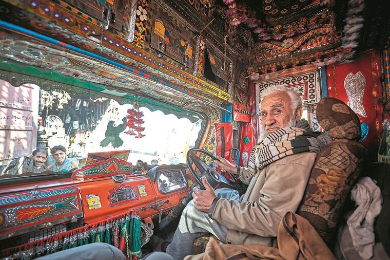 NI NEVESTE IM NISU RAVNE! Ovo su jedinstveni LEPOTANI na drumovima, neviđeni u svetu, ponos su svih ljudi u Pakistanu