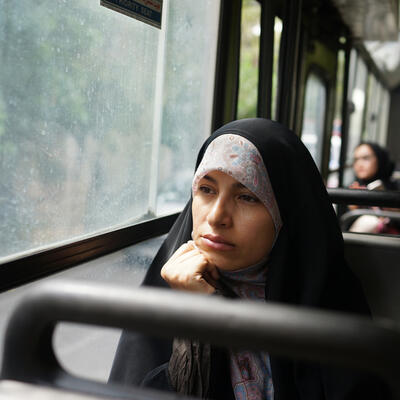 NEDA JE PREKO DANA FRIZERKA, A NOĆU PROSTITUTKA: Nosi hidžab i stidi se, a razlog zbog kojeg se prodaje tera suze na oči