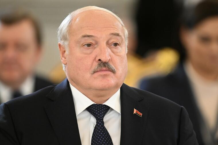 VARAO JE SVUDA, DOBIO I VANBRAČNOG SINA, ONA OSTALA MISTERIJA: Lukašenkovu ženu niko nije video, evo gde sad ČUVA KRAVU