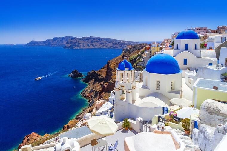 U BOJAMA NEBA I MORA: Zašto su kuće i crkve u Grčkoj sve ofarbane u belo i plavo? Za to postoji 1 OZBILJAN RAZLOG