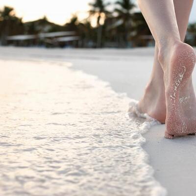 DIJABETIČARI, PAŽNJA, NE HODAJTE BOSI NA PLAŽI: Vruć pesak može da vam NARUŠI ZDRAVLJE, posebno zbog OVOG RAZLOGA