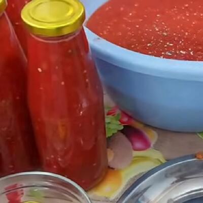 PARADAJZ U FLAŠAMA: Starinski recept koji će vam omogućiti da zimi pijete paradajz iz flaše