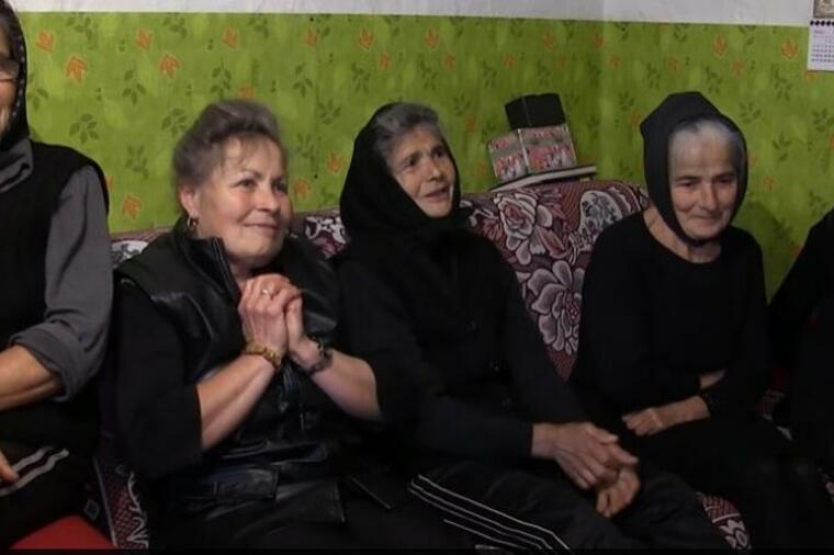 NIKADA SE NISU UDAVALE, NEMAJU LIČNU KARTU: 5 sestara iz Bosne zovu virdžine, zbog čudne stvari ceo život nose crninu
