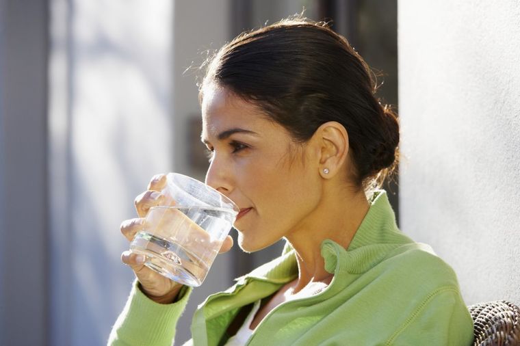 Ugrejte vodu i pijte je svako jutro: Evo zašto!