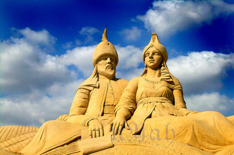 Foto: Wikipedia / Statua Sulejmana Veličanstvenog i sultanije Hurem