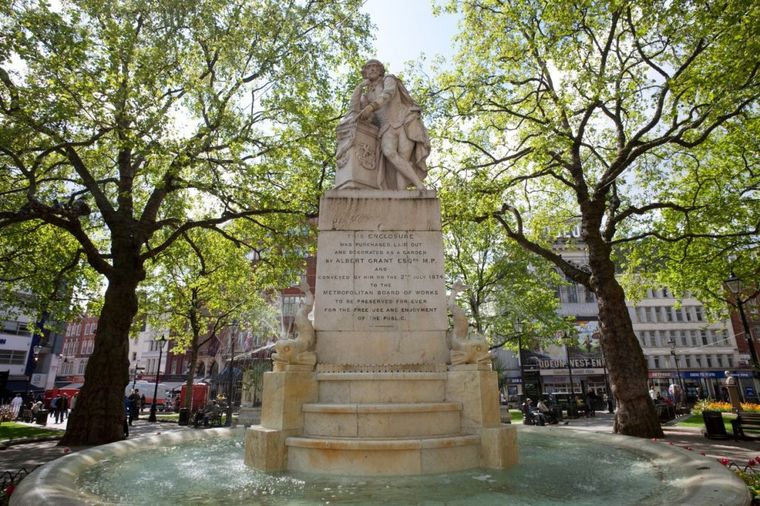 Foto: Profimedia / Statua Vilijama Šekspira u Londonu
