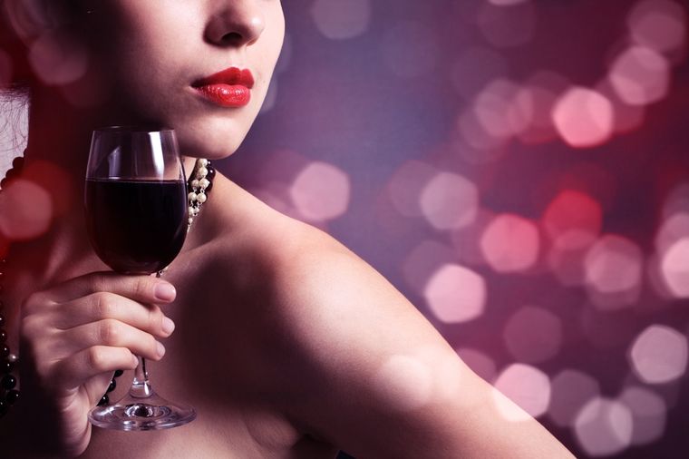 6 načina na koje alkohol utiče na kožu
