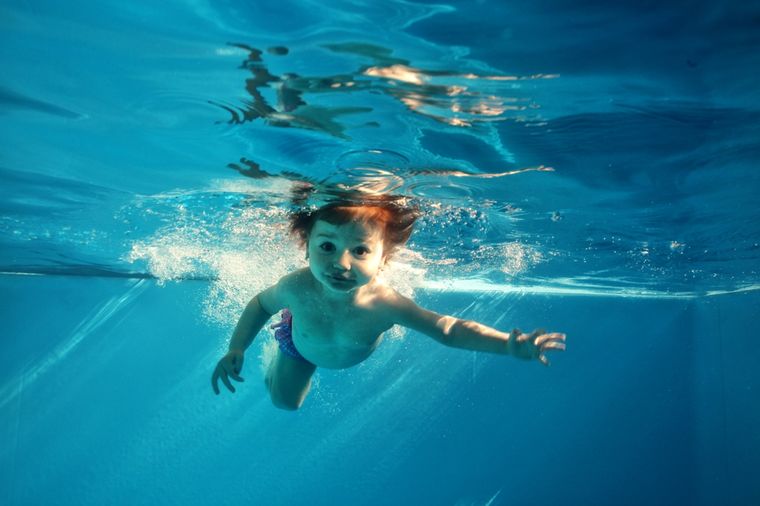 Zašto je bitno da bebu naučite da pliva