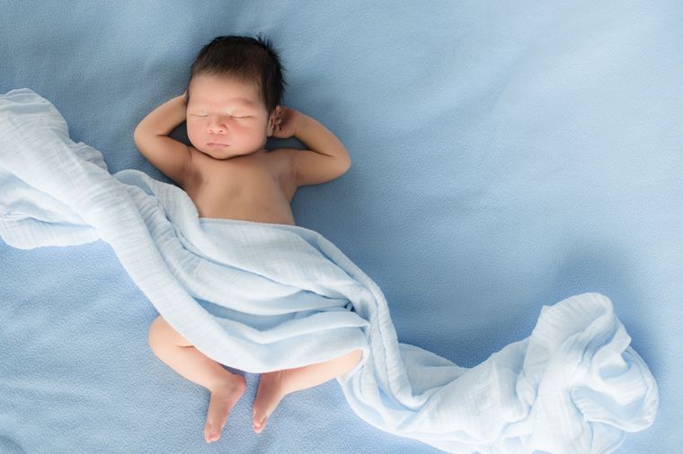 Neodoljivo: Beba se smeje u snu! (VIDEO)