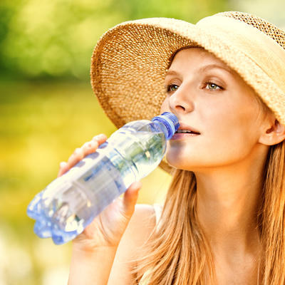 Što dalje od usta, leglo bakterija: Nikad ne pijte vodu više puta iz iste flašice!
