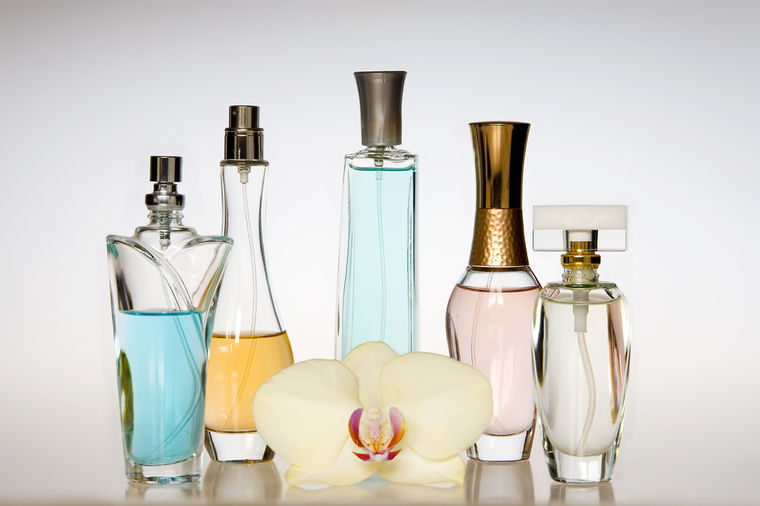 Šta boja ambalaže govori o parfemu?