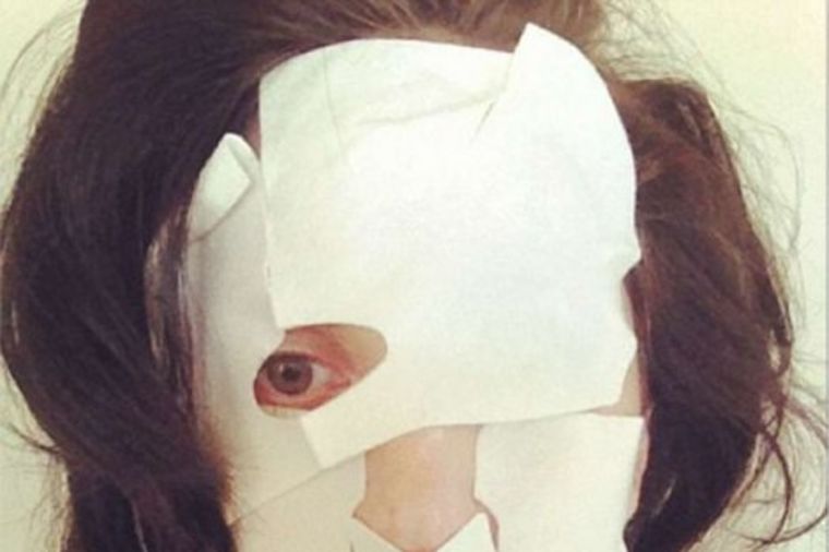 Lejdi Gaga sa maskom poput Hanibala Lektora (FOTO)
