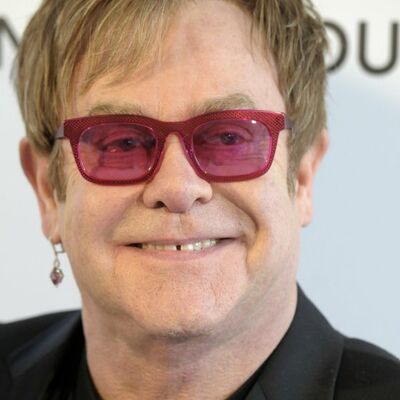 Elton Džon imao seks sa ruskim obaveštajcem na krovu zgrade
