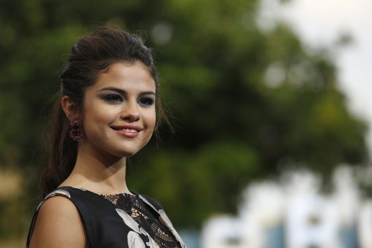 Selena Gomez bila na odvikavanju od alkohola i tableta!