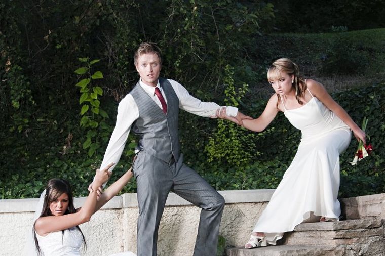 Ljubavnica došla na venčanje i napala mladu!