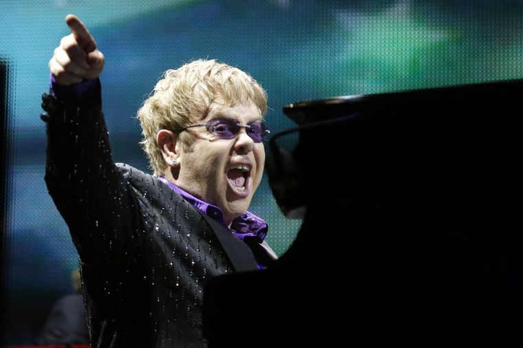 Elton Džon: Trebalo bi pobiti sve rijaliti zvezde!