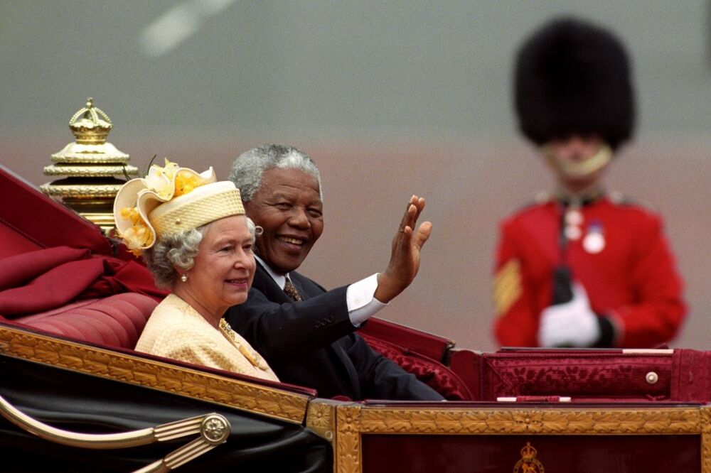 Kraljica Elizabeta, Nelson Mandela