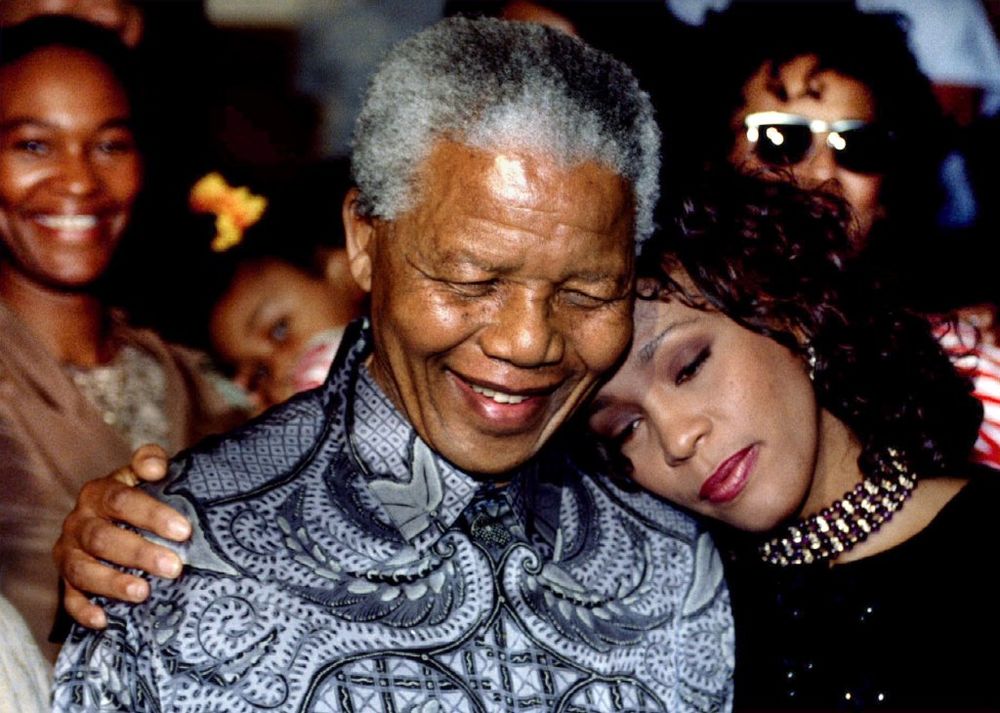 Vitni Hjuston, Nelson Mandela